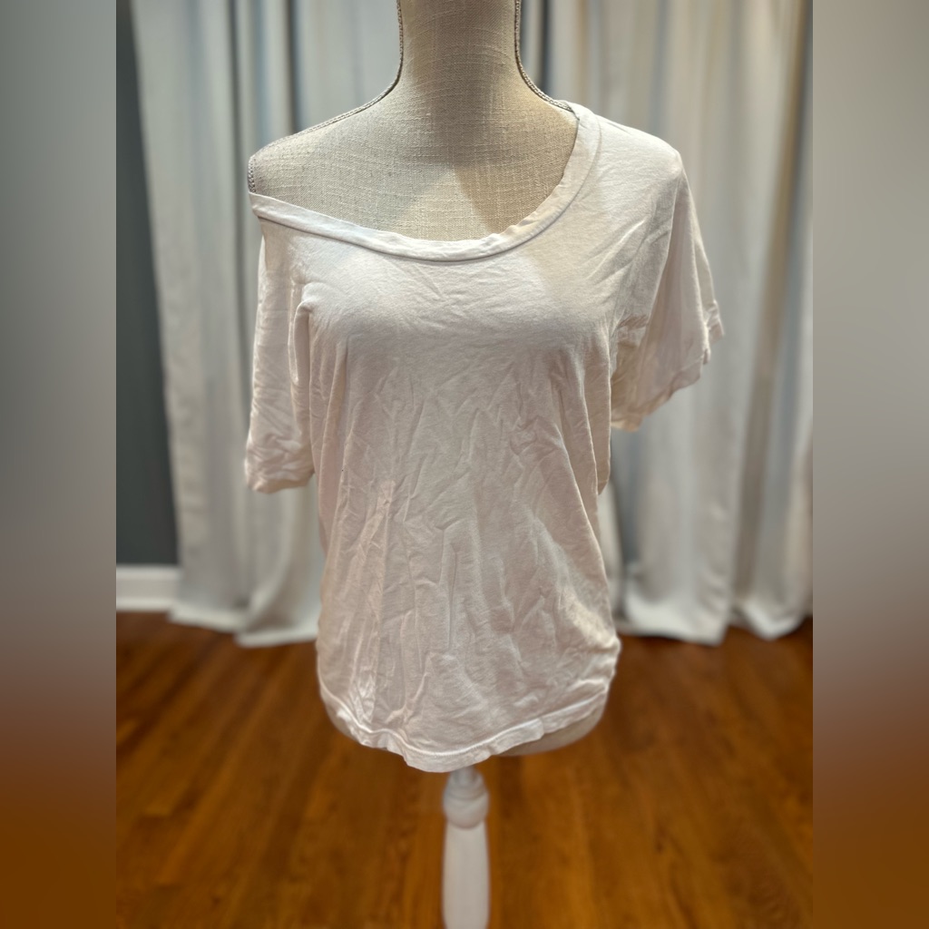 Freeloader White Off-Shoulder Kaftan T-Shirt Women’s Size Medium Euc
